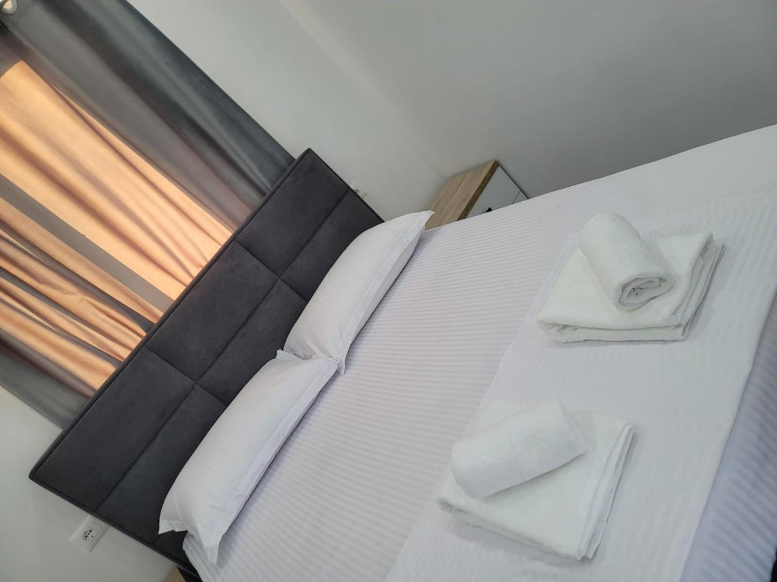 Caca Hotel Rinas Exteriör bild